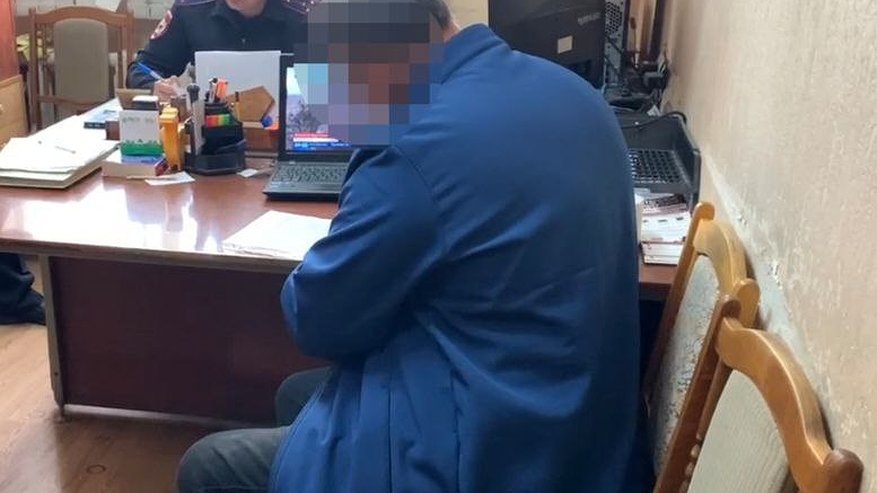 Главная картинка новости: Чебоксарские полицейские оперативно задержали неадекватного маршрутчика, не заметившего две сплошные
