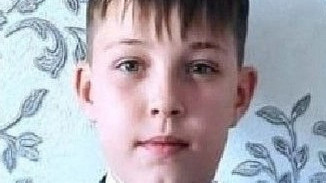 Главная картинка новости: В Чебоксарах пропал 13-летний мальчик в синем школьном костюме