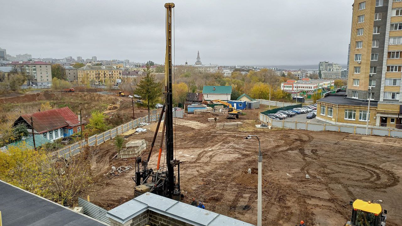 Главная картинка новости: В одном из домов в Благовещенском потрескались стены из-за забивки свай по соседству