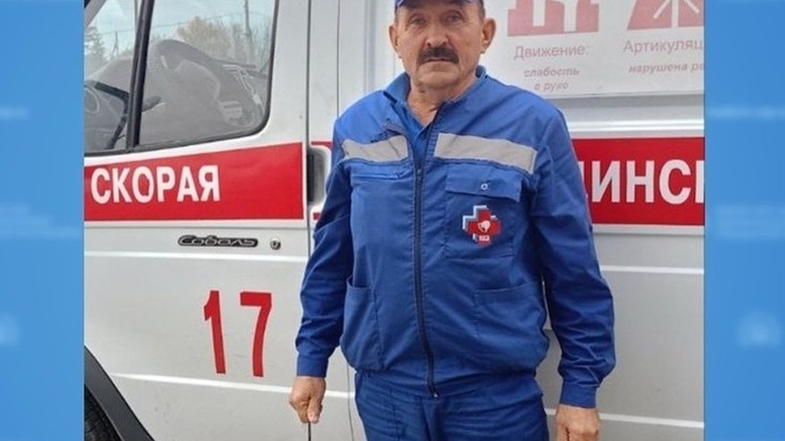 Главная картинка новости: Жители Чувашии массово поздравляют водителя, 40 лет посвятившего скорой помощи