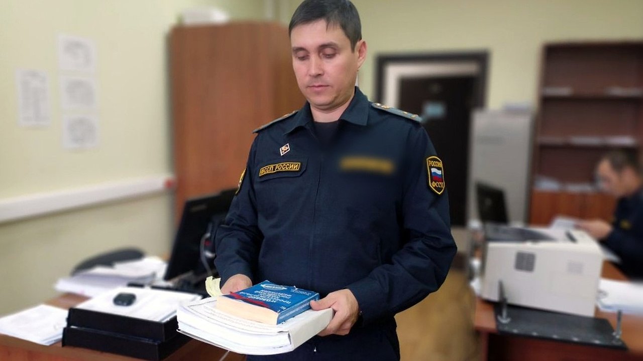 Главная картинка новости: За долг по алиментам у жителя Чувашии конфисковали автомобиль