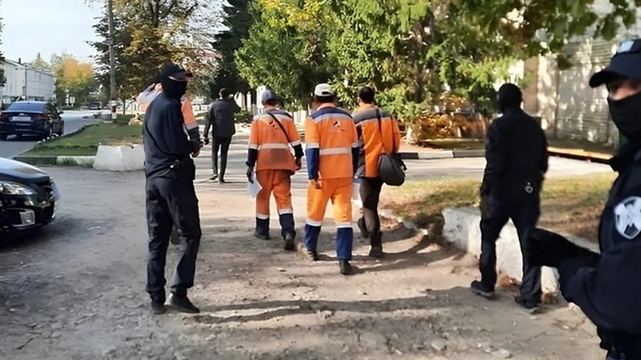 Главная картинка новости: Масштабная операция в Чувашии: полицейские выявили 190 нарушений миграционного законодательства