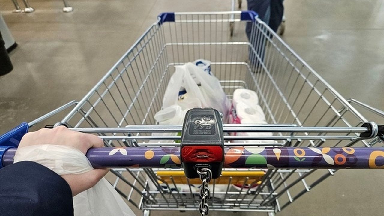 Главная картинка новости: Инфляция в Чувашии: услуги подорожали на 11,8%, а годовая динамика цен остается стабильной