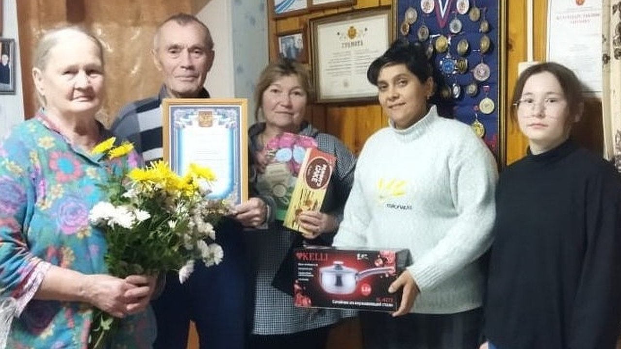 Главная картинка новости: Чувашская семья отпраздновала свой бриллиантовый юбилей