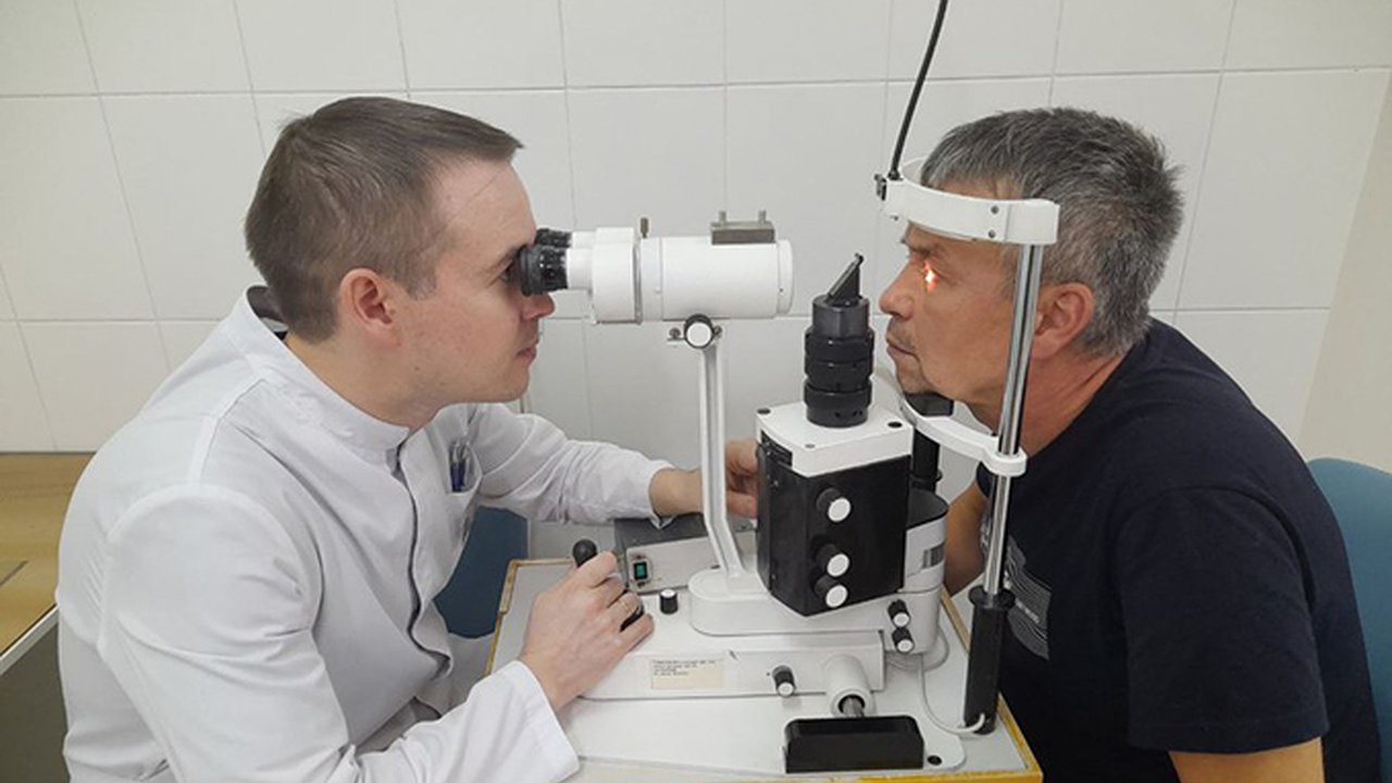 Главная картинка новости: В Чебоксарах офтальмологи помогли пациенту с производственной травмой