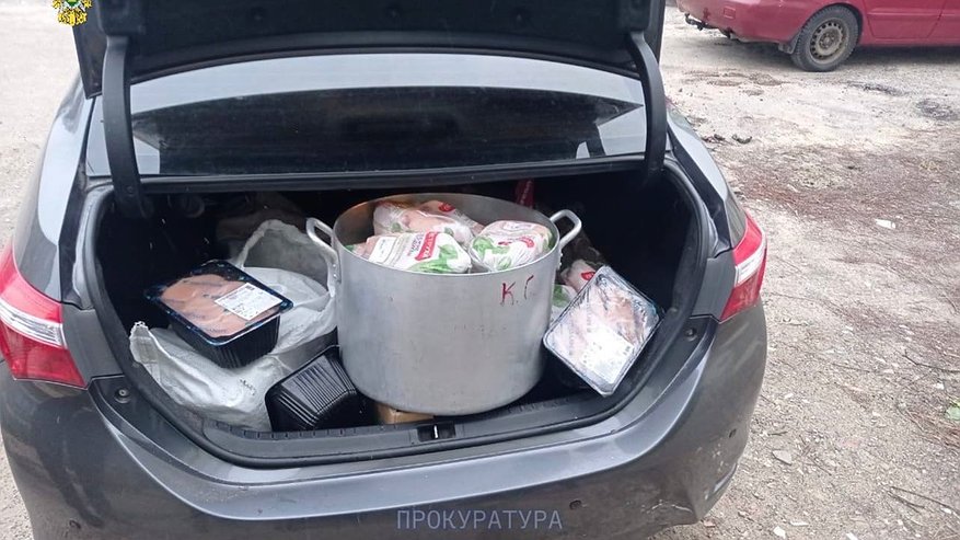 Главная картинка новости: Из новочебоксарской школы попытались вывезти просроченные продукты