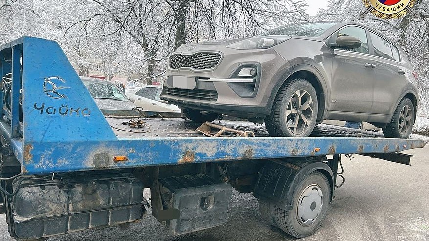 Главная картинка новости: В Новочебоксарске у пьяного водителя, везшего пятилетнего ребенка, забрали машину