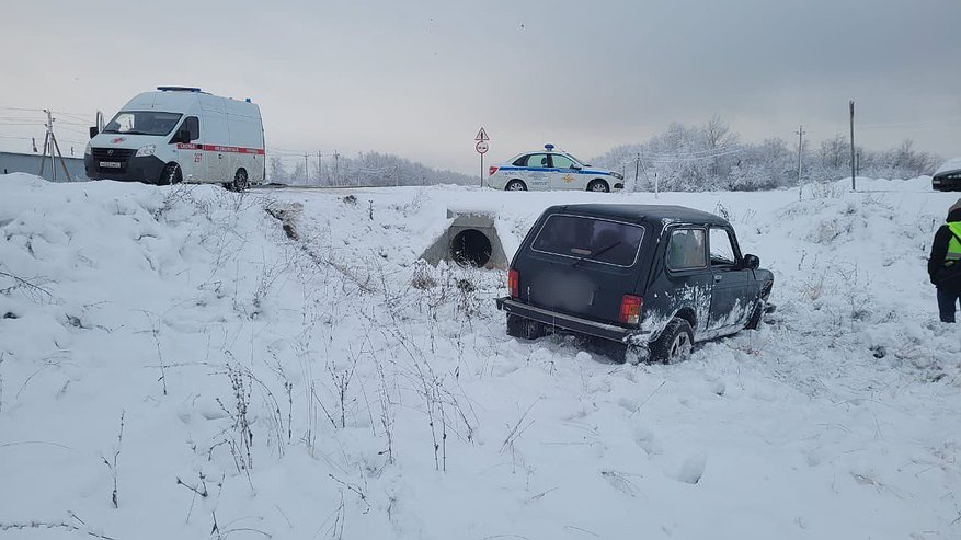 Главная картинка новости: В Цивильском районе произошла авария с двумя пострадавшими пенсионерами
