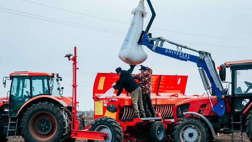 Главная картинка новости: Аграрии Чувашии приобретут более 300 единиц техники