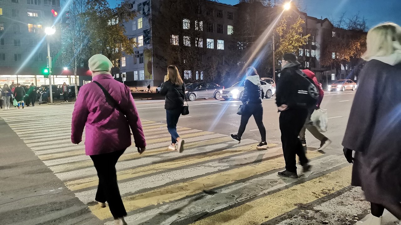 Главная картинка новости: Гороскоп на 2 декабря: Весы добьются своего, а Водолеи удивят коллег оригинальными идеями