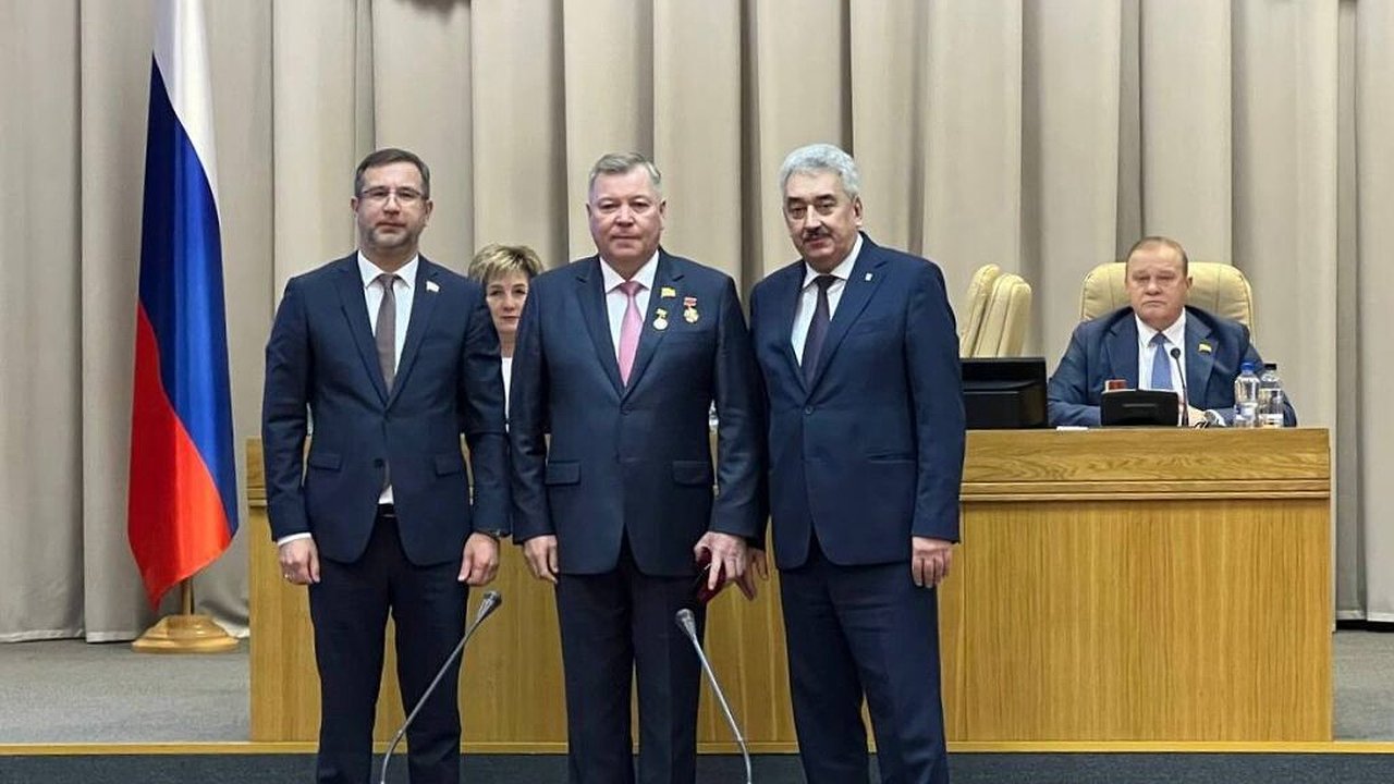 Главная картинка новости: Почетный знак “За заслуги в развитии парламентаризма” вручен Николаю Малову