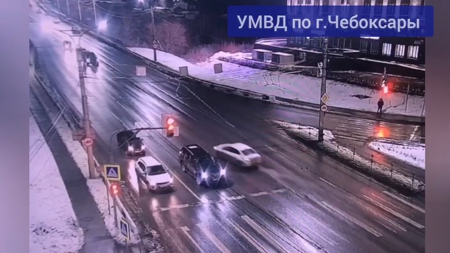 Главная картинка новости: В Чебоксарах авотледи грозит штраф за выезд на встречную полосу по оживленной трассе