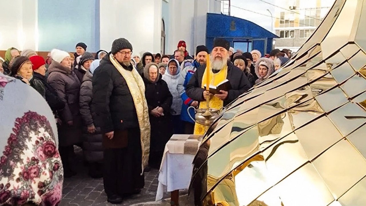 Главная картинка новости: В Новочебоксарске на храме Николая Чудотворца появились новые золотые купола
