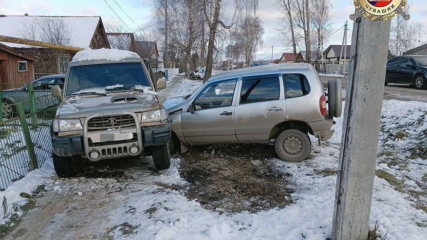 Главная картинка новости: В Порецком водитель въехал в припаркованную иномарку из-за внезапно случившегося инсульта
