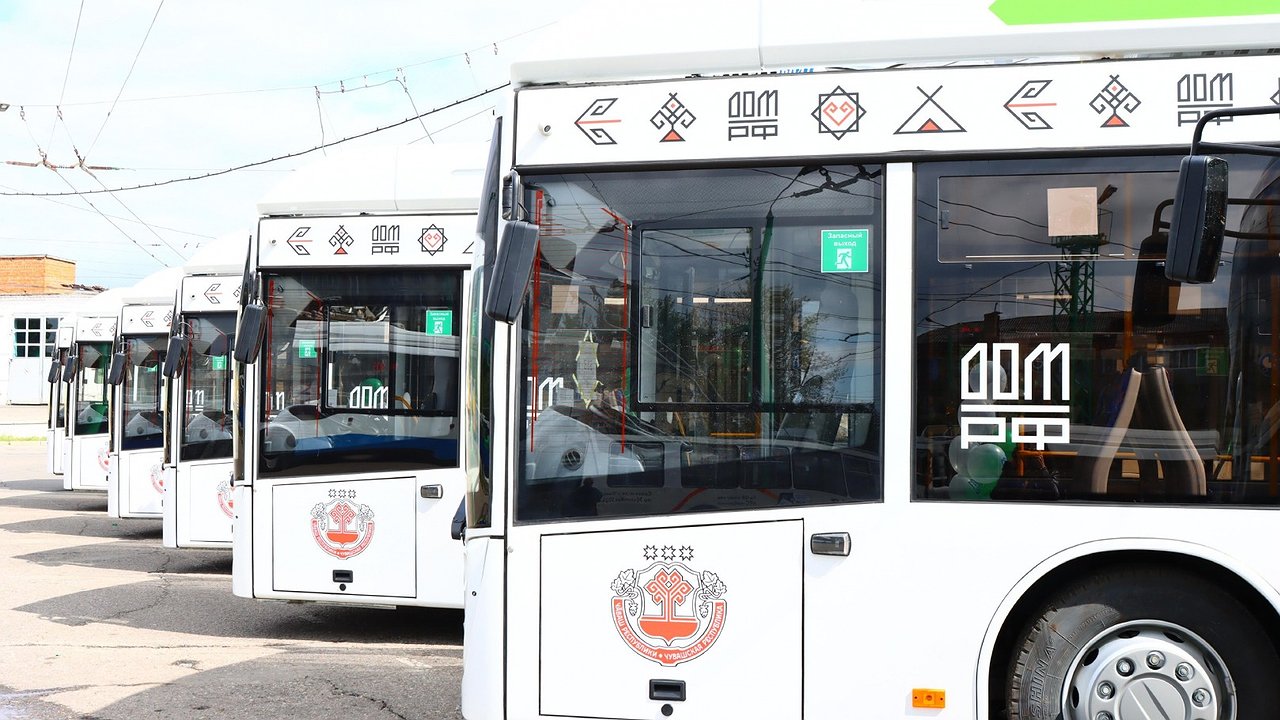 Главная картинка новости: ЧТУ обещает водителям троллейбусов зарплату до 120 тысяч рублей в месяц