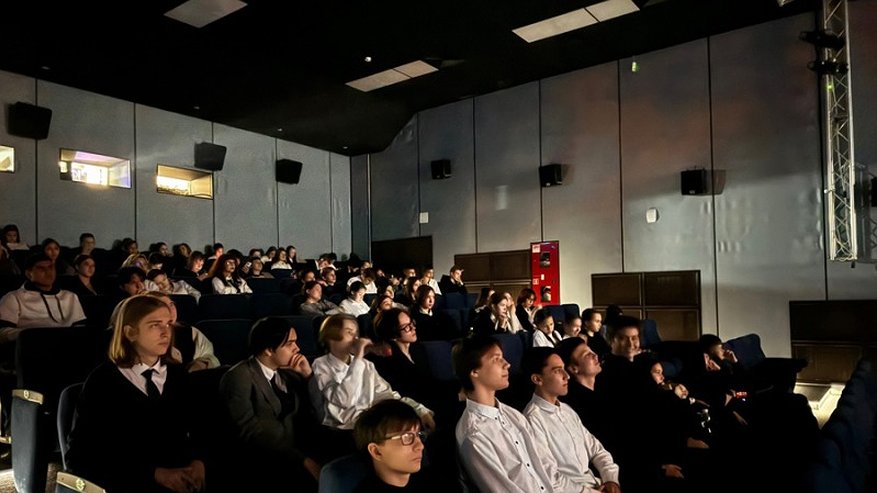 Главная картинка новости: В кинозале "Сеспель" проходят бесплатные кинопоказы для школьников