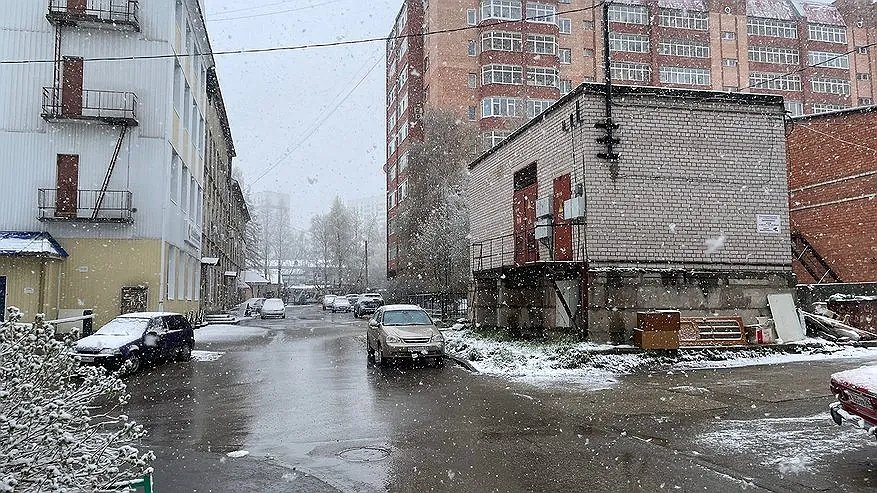 Главная картинка новости: В Чувашии синоптики прогнозируют снежные заносы и гололед: срочное предупреждение МЧС