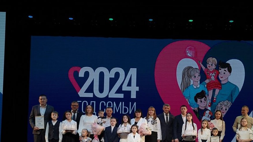 Главная картинка новости: Глава Чувашии Олег Николаев подвёл итоги Года семьи