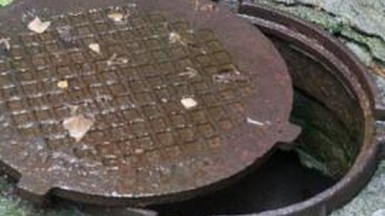 Главная картинка новости: Следователи начали доследственную проверку после падения ребенка в канализационный колодец в Чебоксарах