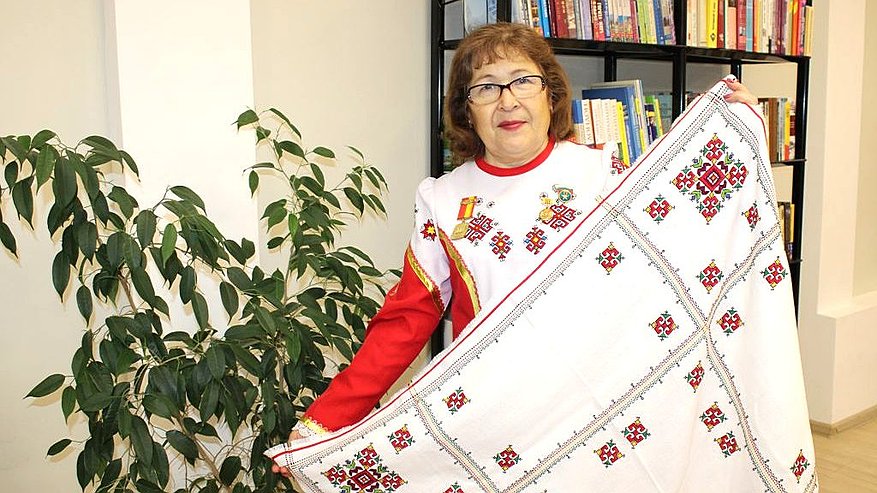 Главная картинка новости: Скончалась главный художник фабрики «Паха тере», чьи работы выставлялись в Японии и США