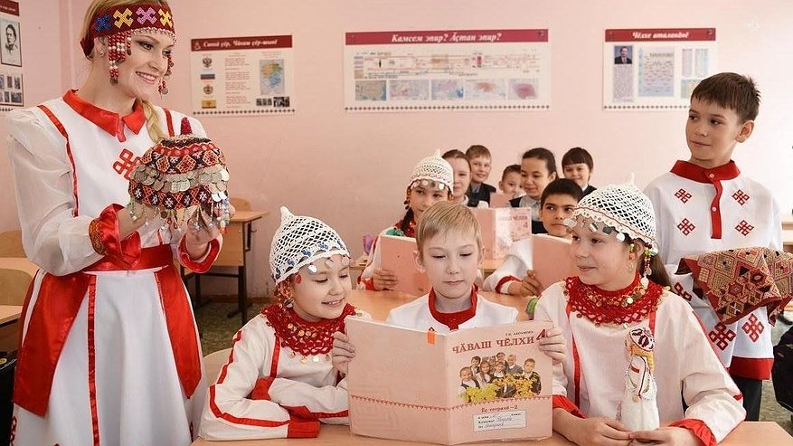 Главная картинка новости: В Чебоксарах начался фестиваль молодых семей с обучением через чувашские сказки