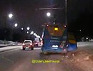 У синего новочебоксарского автобуса «Ивеко» на ходу оторвалась пассажирская дверь