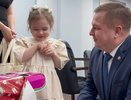 "Елка желаний": Владимир Степанов исполнил мечту 4-летней Алисы из Чебоксар