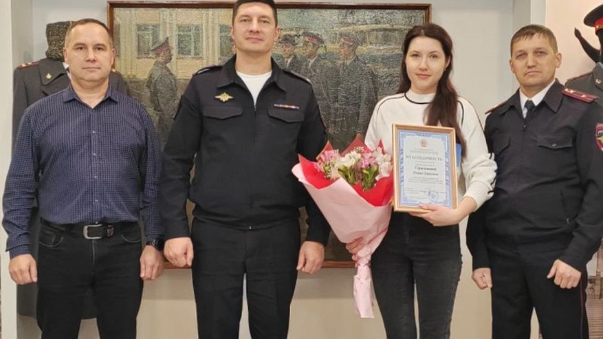 Главная картинка новости: В Чувашии работница супермаркета помогла разыскать хозяйку утерянного кошелька