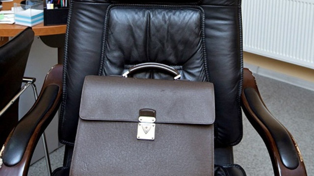 Главная картинка новости: Первого замминистра промышленности Чувашии уволили после месяца работы