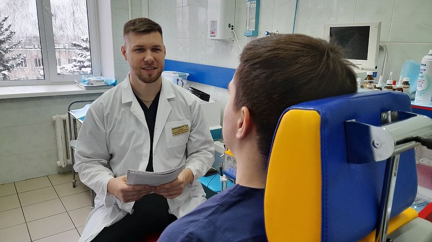 Главная картинка новости: 17-летний парень сломал челюсть во время катания на коньках
