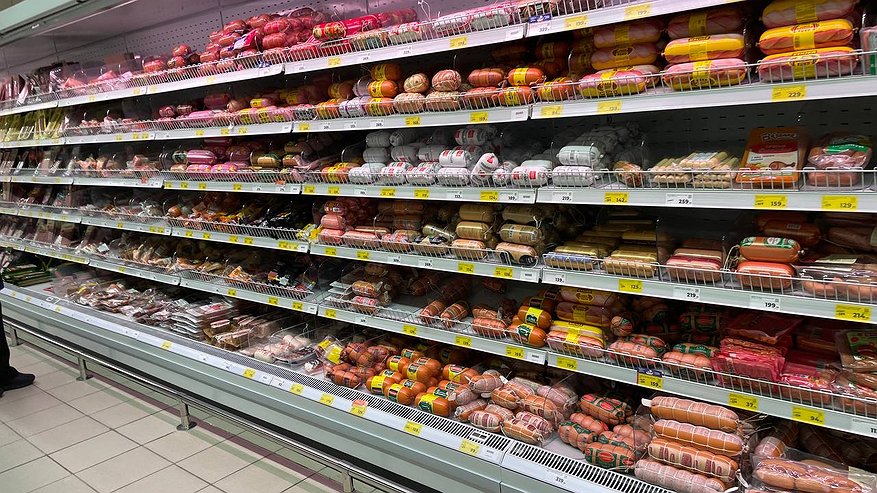 Главная картинка новости: Чистое мясо, никакой сои: в Роскачестве огласили лучшую колбасу для оливье