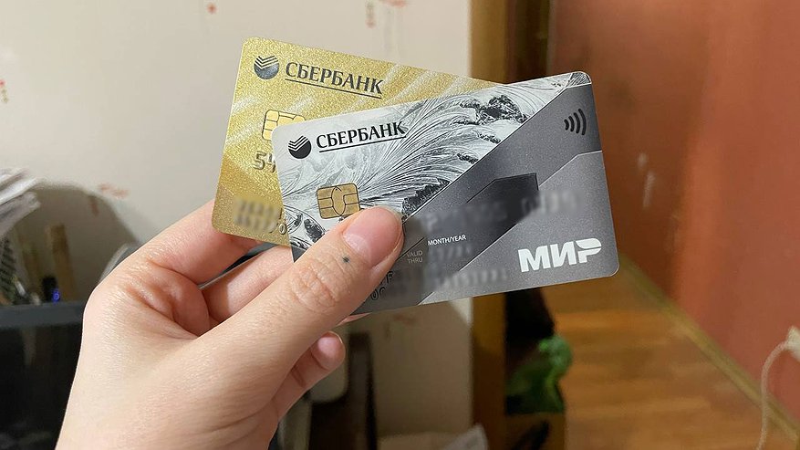 Главная картинка новости: С завтрашнего дня: Сбербанк предупредил всех, кто оставляет деньги на карте