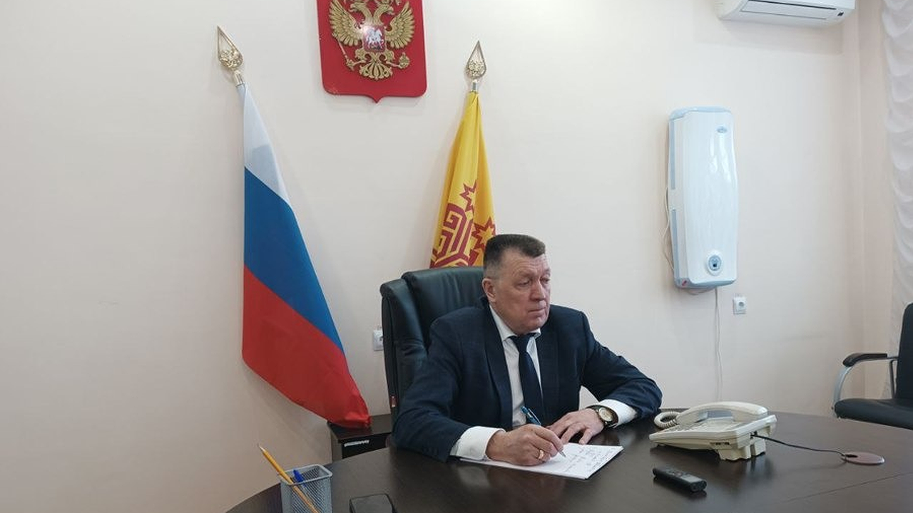 Главная картинка новости: Жители Калининского района Чебоксар обратились к главе управы с проблемами