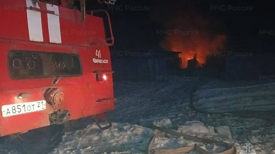 Главная картинка новости: В одной из деревень Чувашии пожар уничтожил частный дом