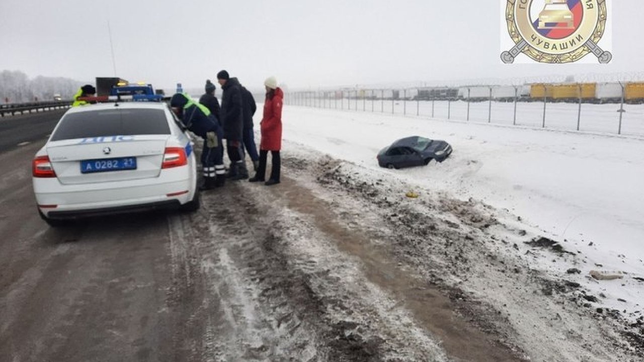 Главная картинка новости: Пенсионер на "Гранте" улетел в кювет и получил травмы на трассе М7
