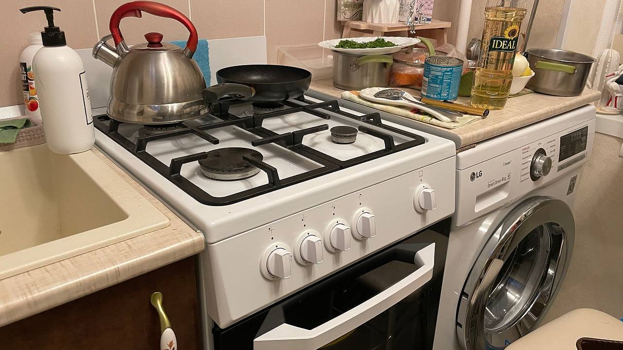 Главная картинка новости: Стекло духовки станет прозрачнее слезы: 1 флакон из аптечки, и жир не найти даже с лупой