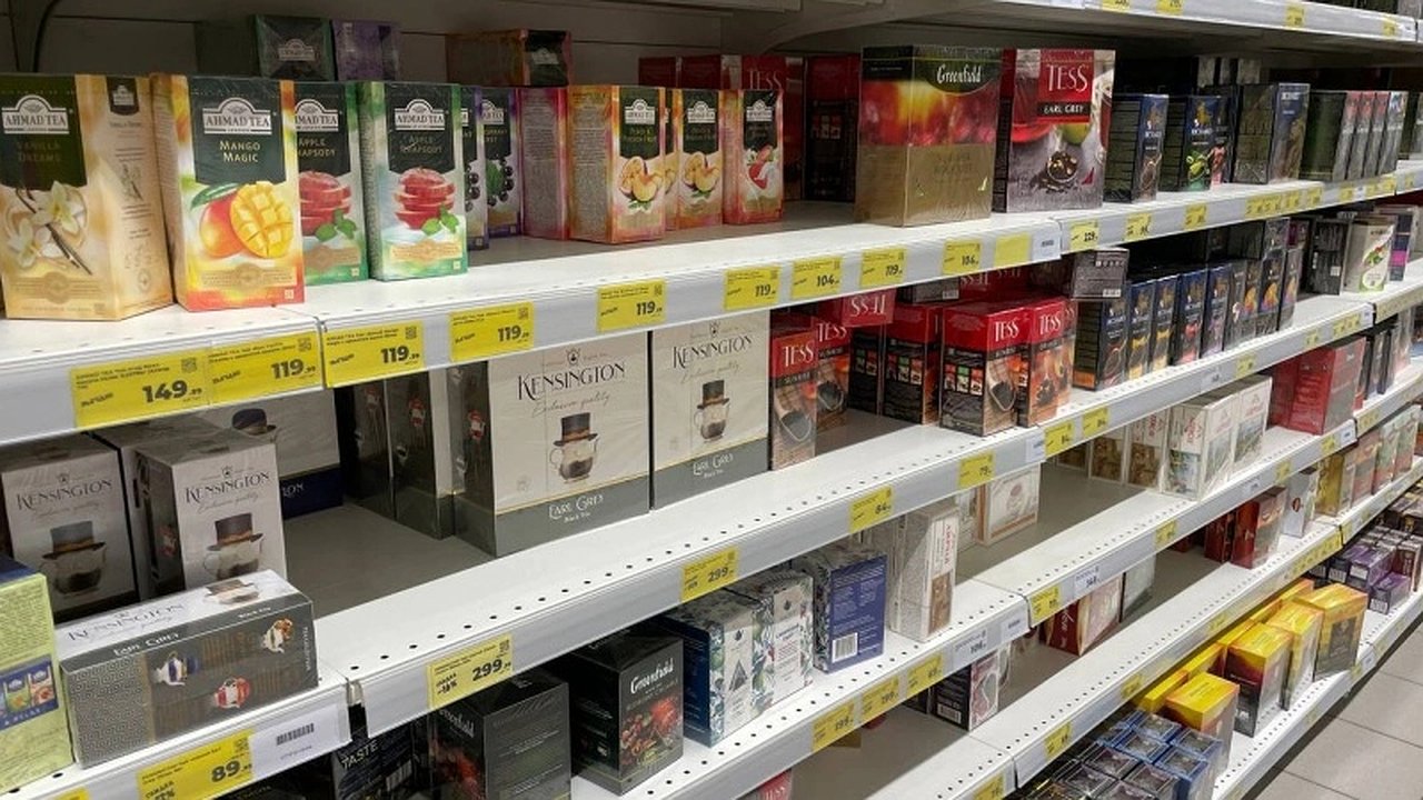 Главная картинка новости: «Не берите даже по большой скидке»: россиянам назвали марки чая, которые лучше всего не покупать