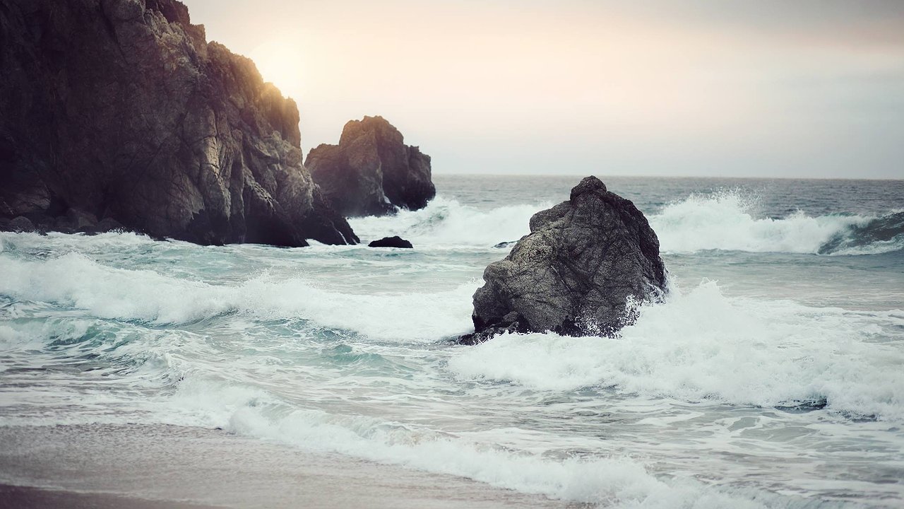 Главная картинка новости: Российские курорты, на которые лучше вообще не засматриваться летом 2025: там не рады туристам