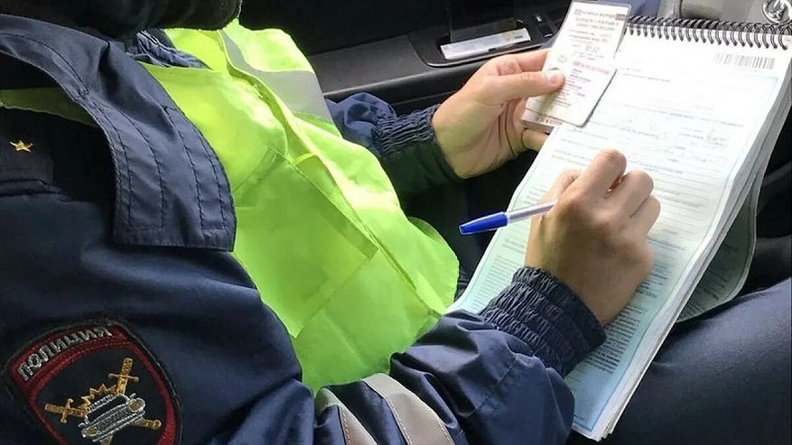 Главная картинка новости: Водителей с многолетним стажем обяжут пересдавать права в марте - кто в списках