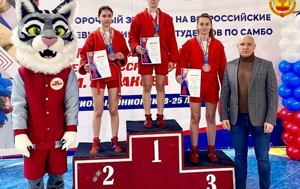 Самбисты из Чувашии привезли домой два золота и бронзу