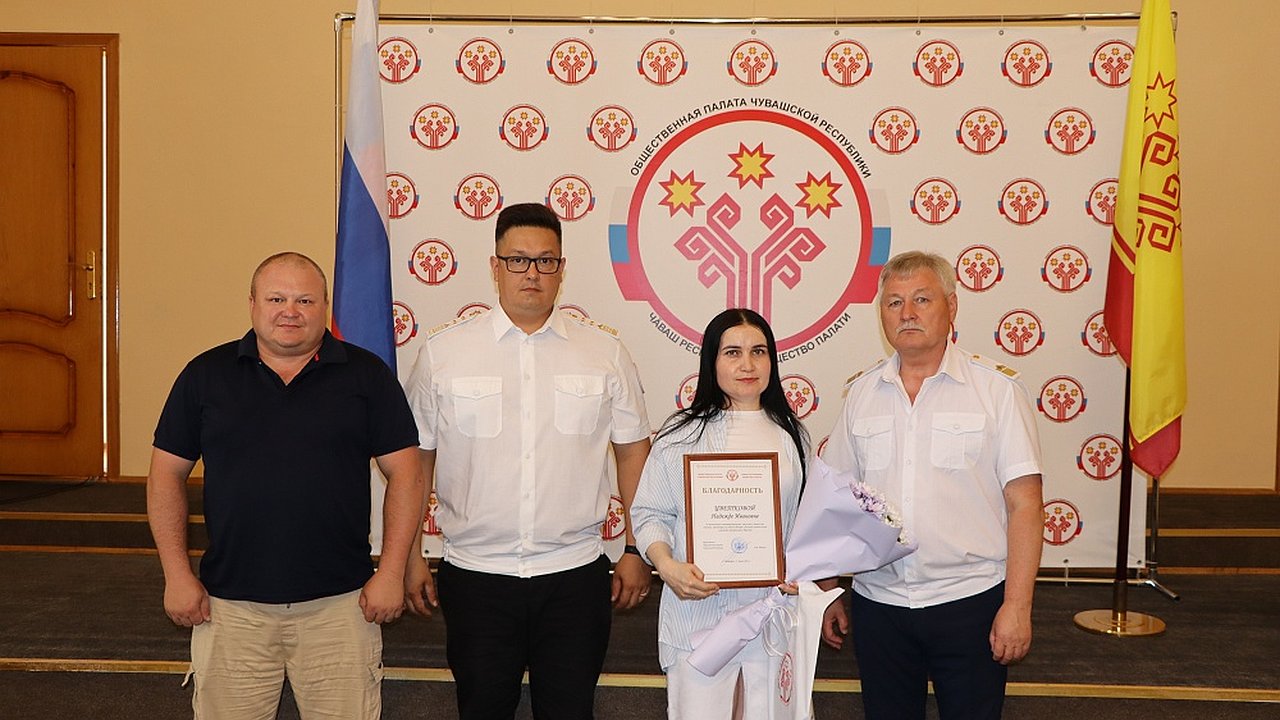 Главная картинка новости: Жительница Чувашии получила награду от Президента России