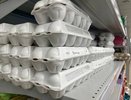 Хитрые продавцы выбирают яйца домой только так: запоминайте эти 2 лайфхака