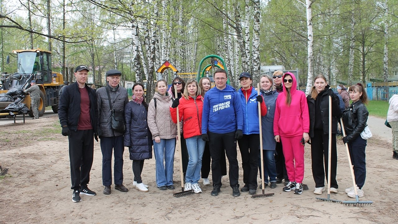 Главная картинка новости: Чебоксары вышли на Всероссийский субботник