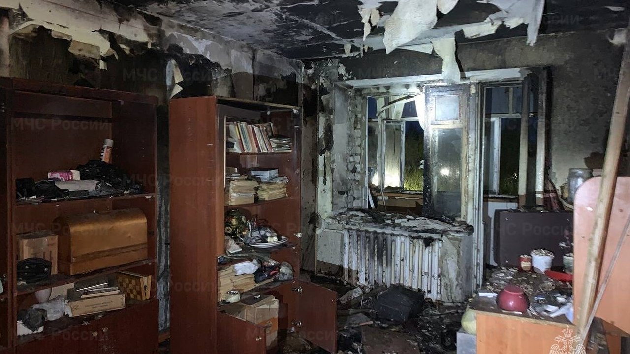Главная картинка новости: Тлеющий окурок стал причиной пожара в квартире Канаша