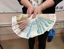 Россиянам решили срочно дать по 10 000 рублей от СФР. Названа дата прихода денег на карту