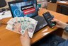 Миниатюра новости: Житель Чебоксар пять лет попадается на уловки мошенников и теряет деньги