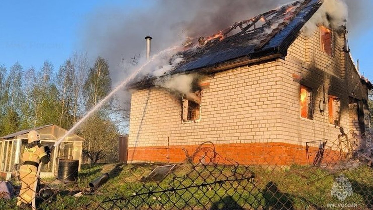 Главная картинка новости: В Чувашии за 6 мая потушили пять пожаров