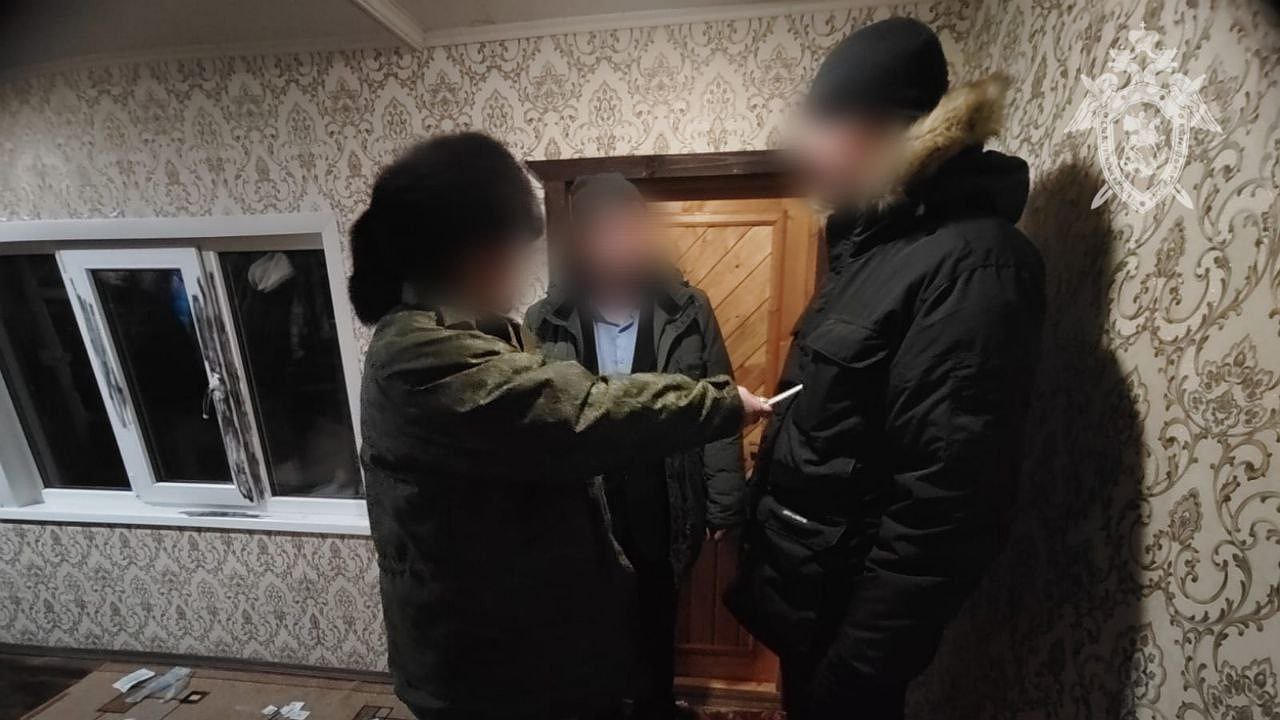 Главная картинка новости: В Чувашии ревнивая женщина едва не убила бывшего мужа