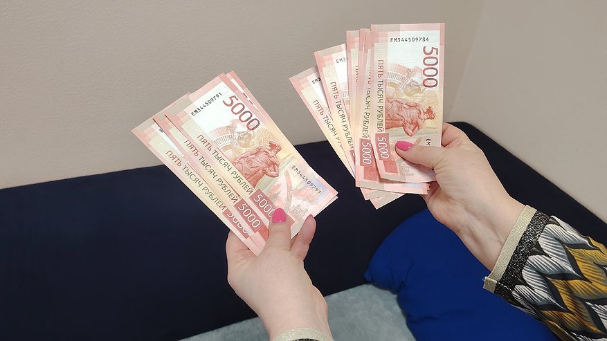 Главная картинка новости: Россиянам в июне дадут один раз по 10 000 рублей от СФР. объявлена точная дата прихода денег на карту