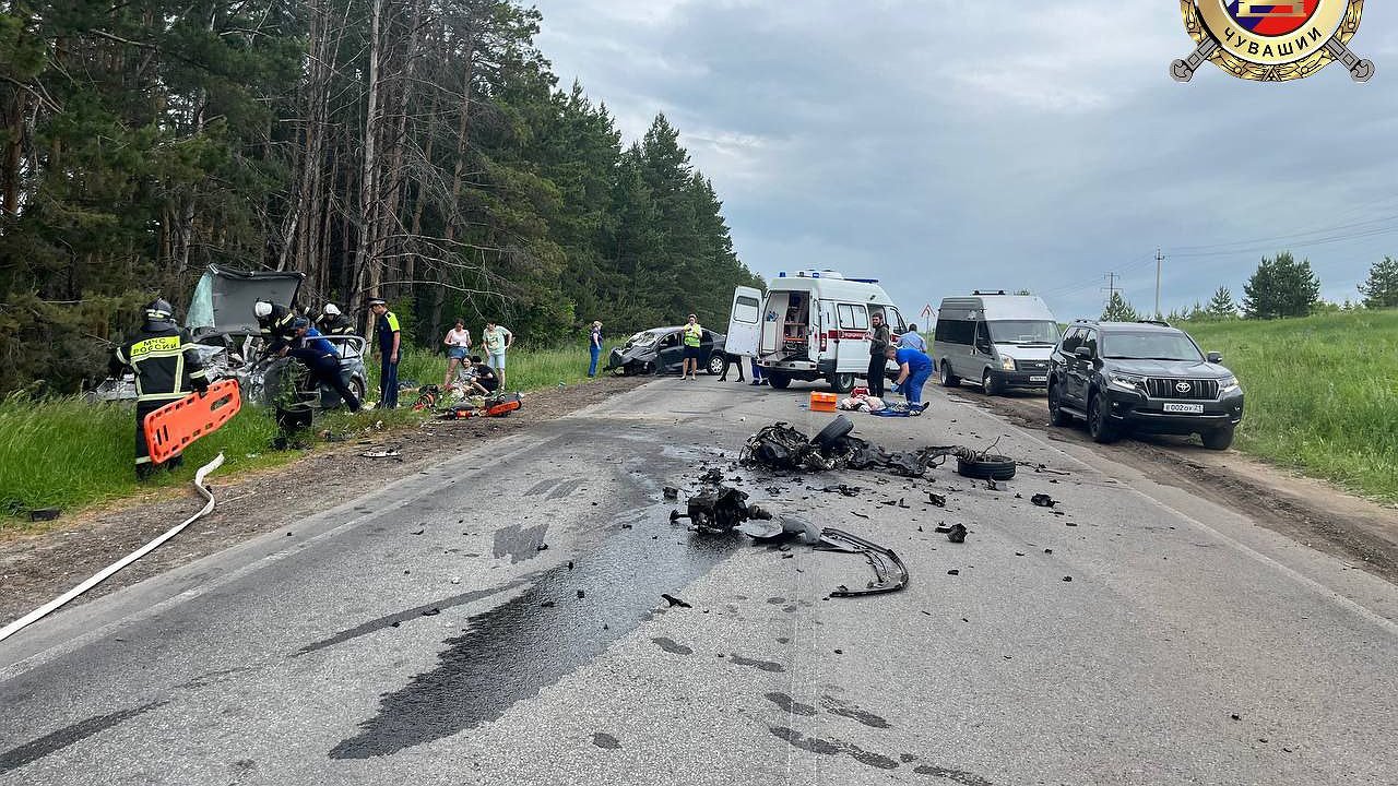 Главная картинка новости: Страшная авария в Чувашии унесла жизни троих человек